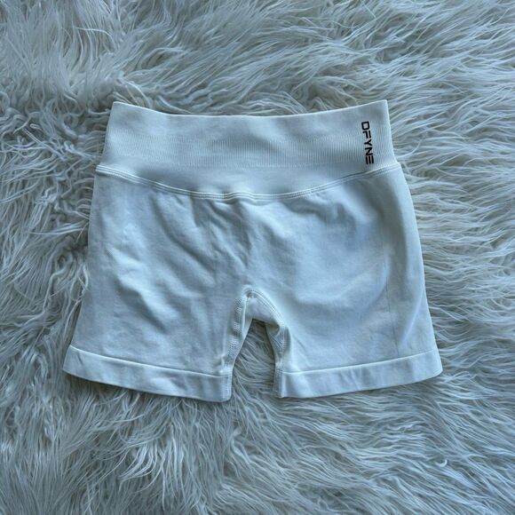 DFYNE Impact Shorts 4.5” Snow White Size Small - Picture 1 of 9